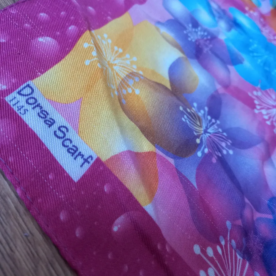 دو عدد روسری دخترانه