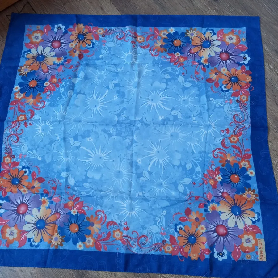 دو عدد روسری دخترانه