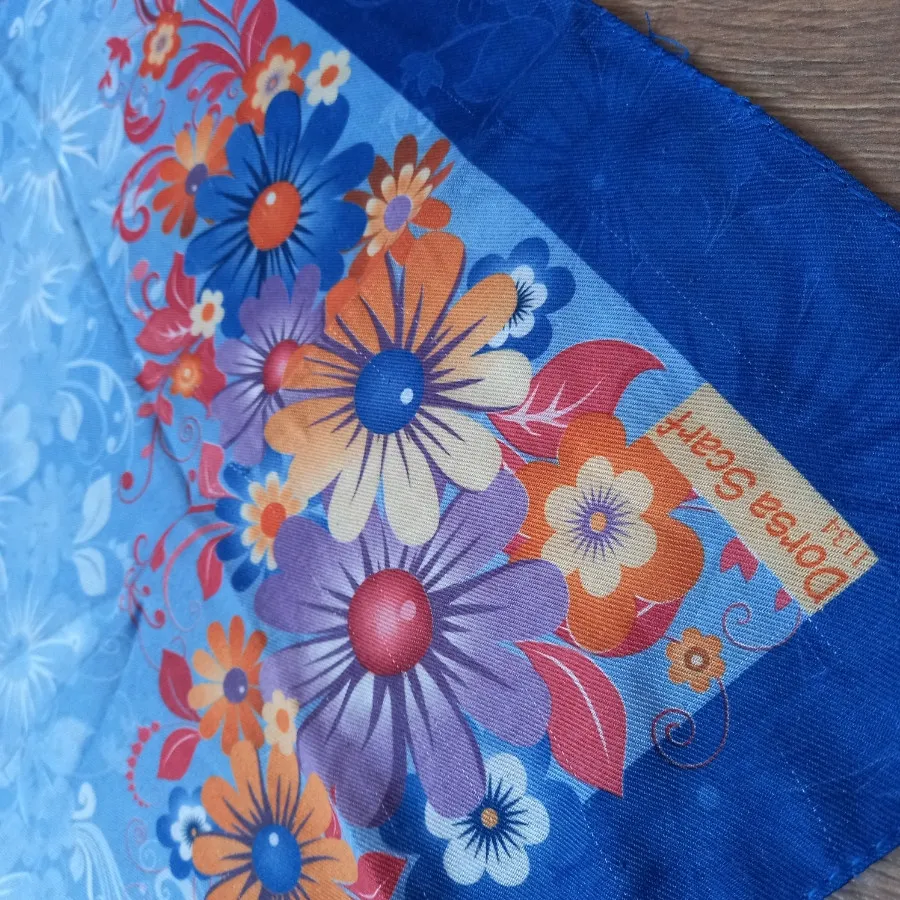 دو عدد روسری دخترانه