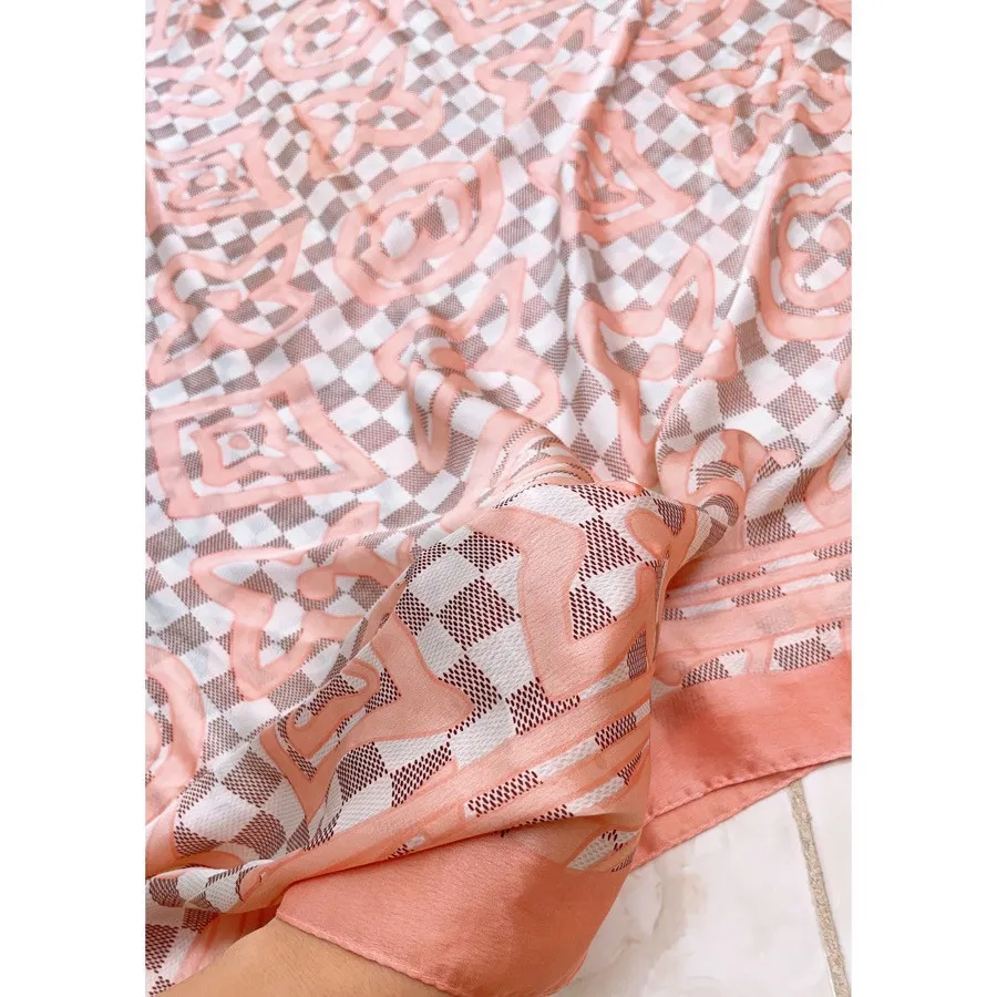 شال لویی ویتون