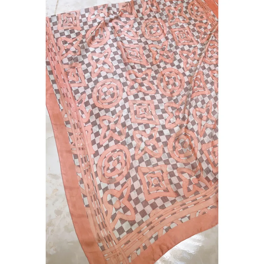 شال لویی ویتون