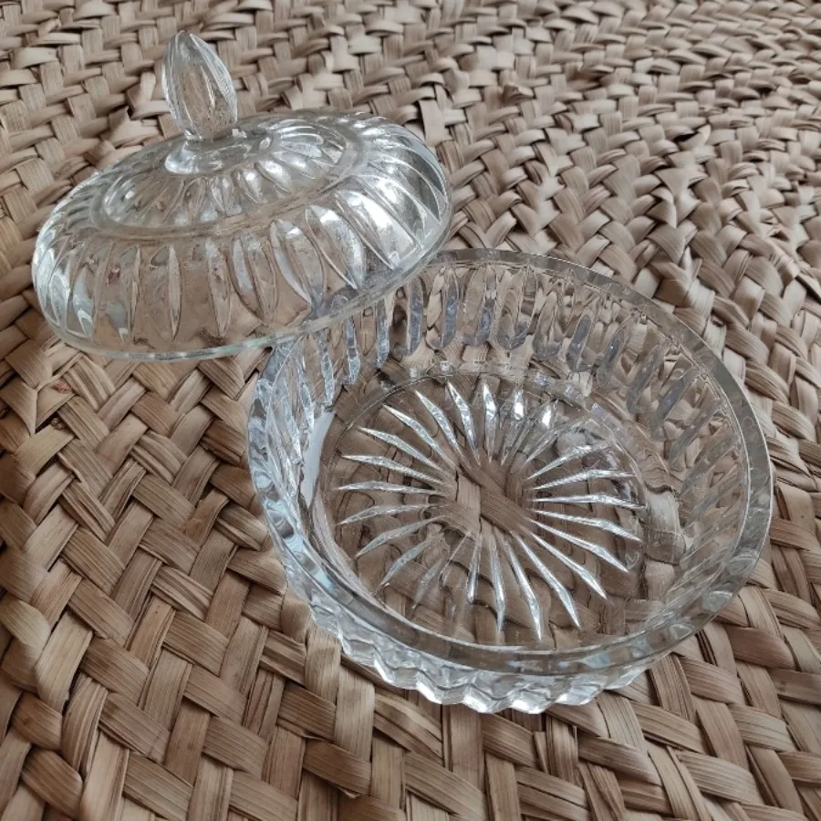 دوتا شیرینی خوری یا قندان