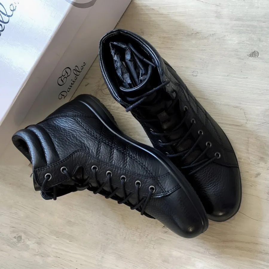 بوت چرم دنیلی تخت زنانه