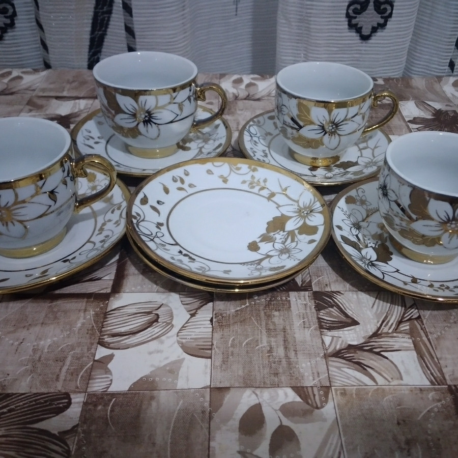 کمدا قیمت و خرید فنجون نعلبکی دکوری رنگ طلایی سفید