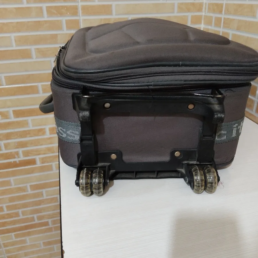 چمدان چرخ دار