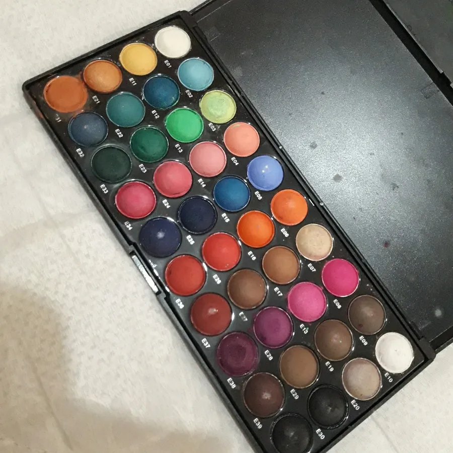 سایه چشم 40 رنگی