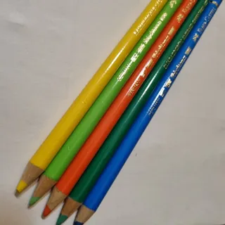 مداد رنگی پلی کروم طراحی