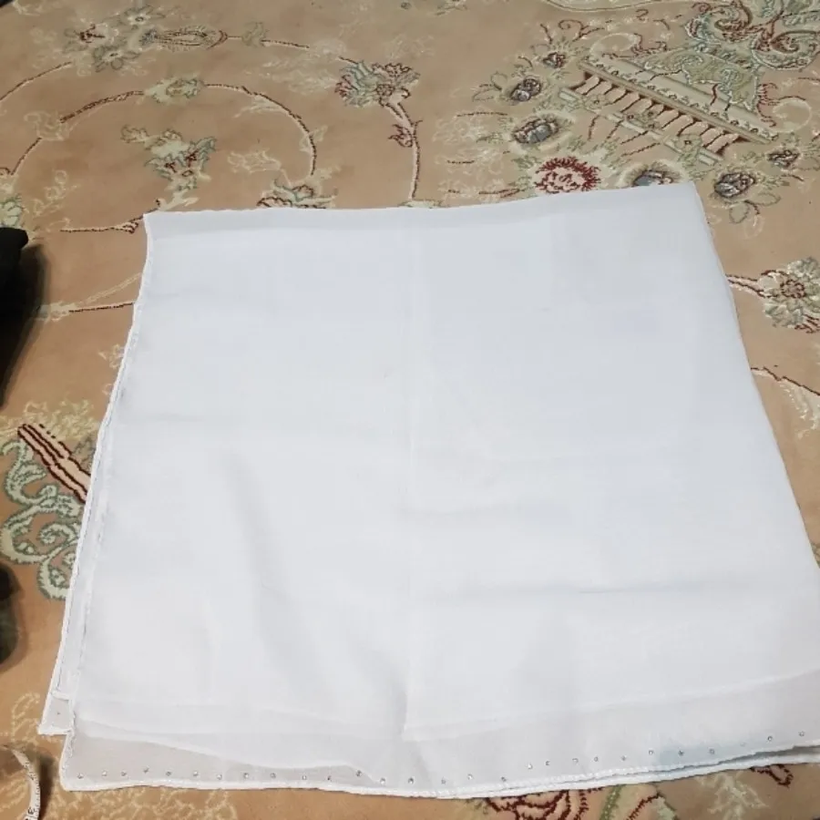 روسری حریر سفید
