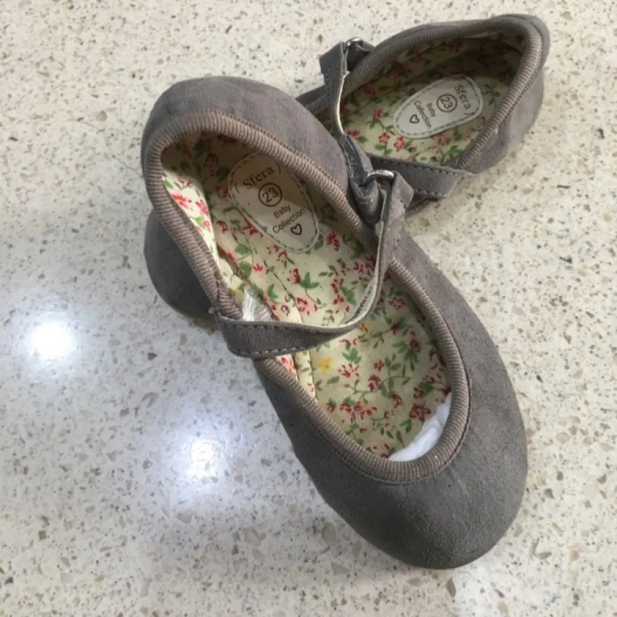 کفش عروسکی