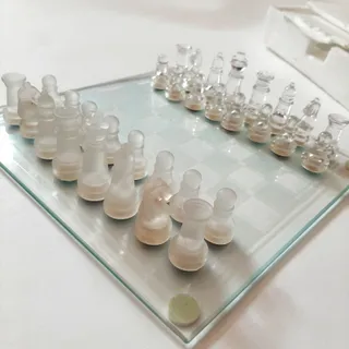 شطرنج شیشه ای