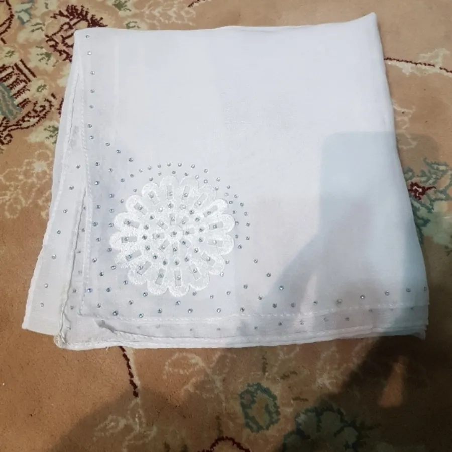 روسری حریر سفید