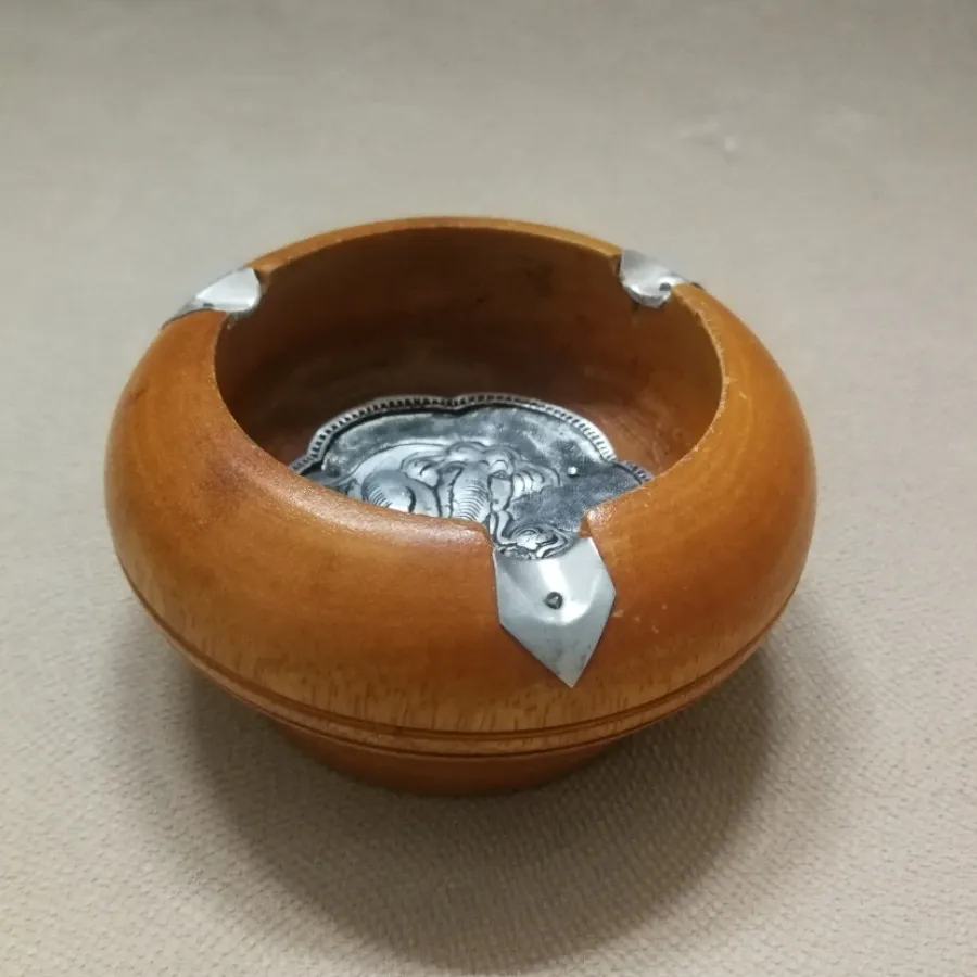 زیرسیگاری چوبی و قلم زنی