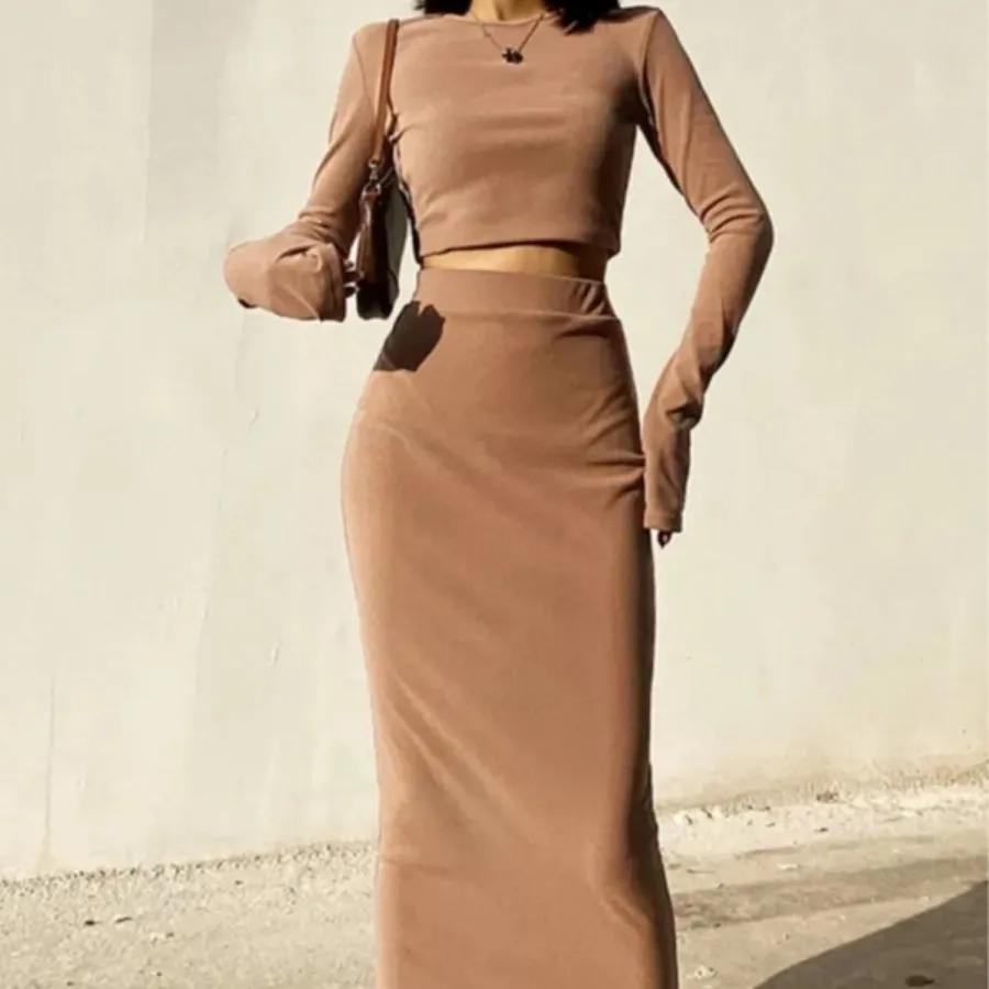 نیم تنه و دامن