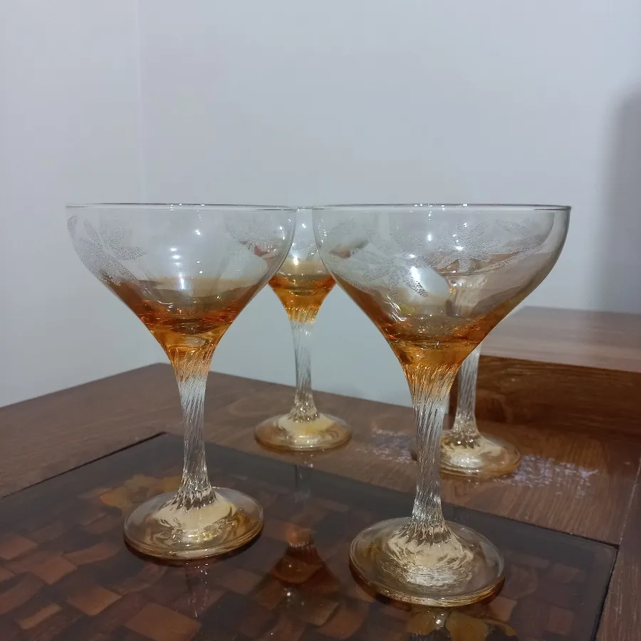 بستنی خوری پایه بلند ترک