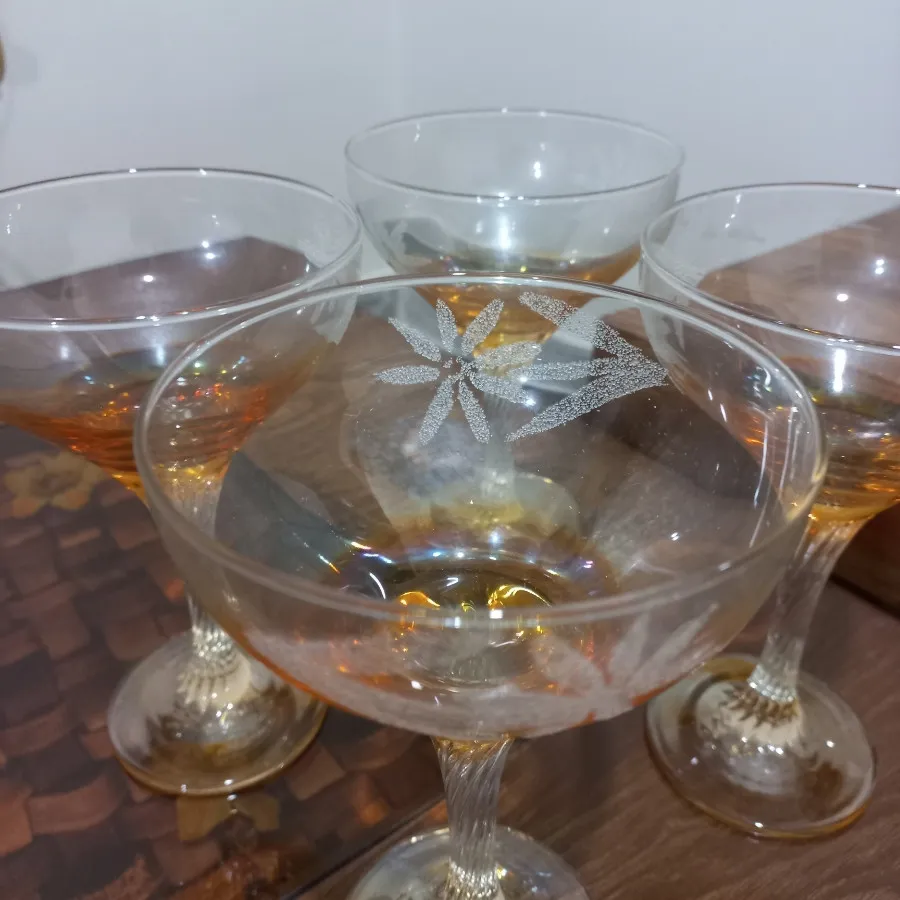 بستنی خوری پایه بلند ترک