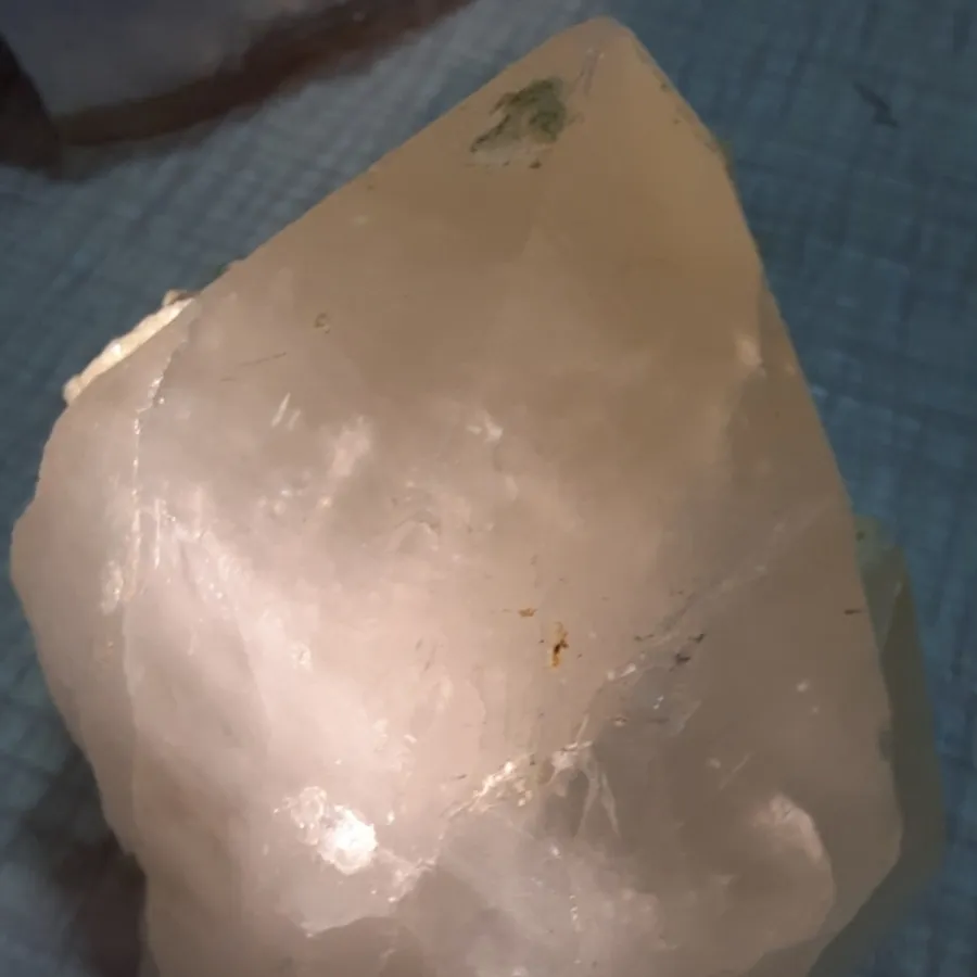 منشور کوارتز طبیعی