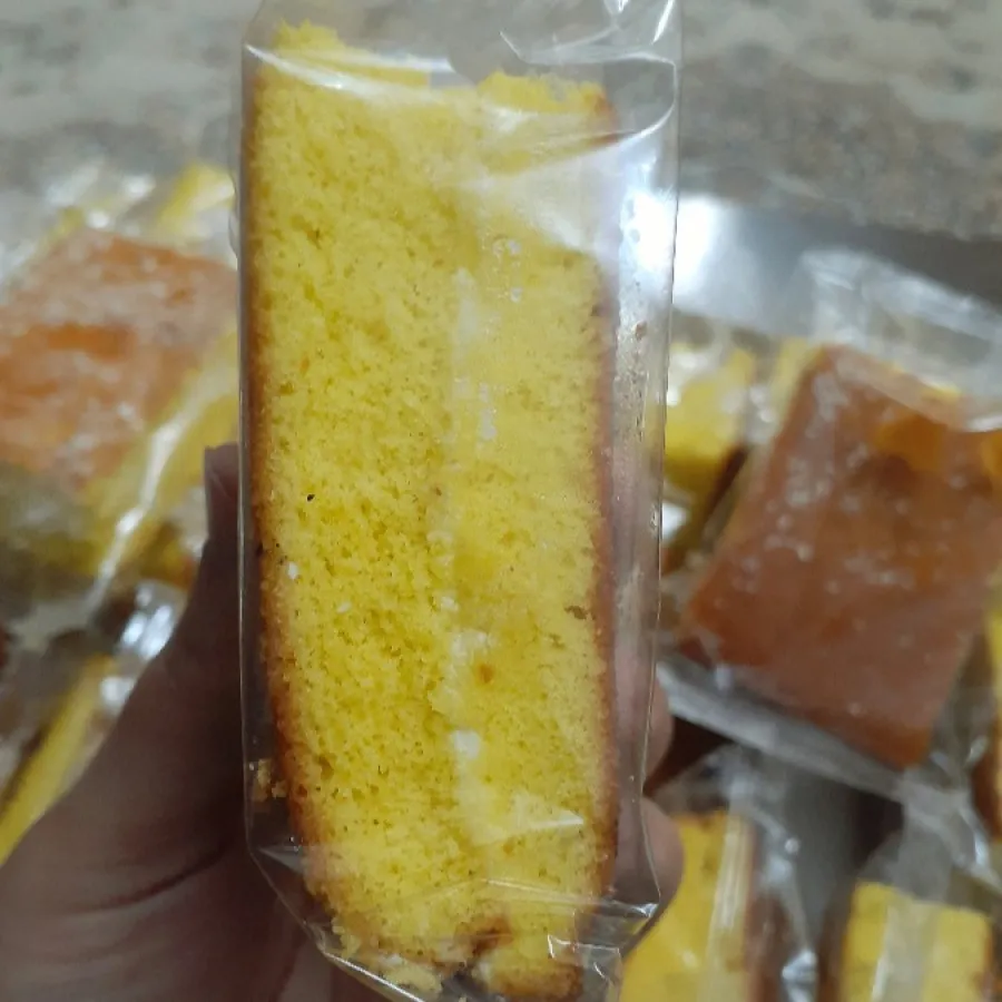 کیک زرد کرمدار