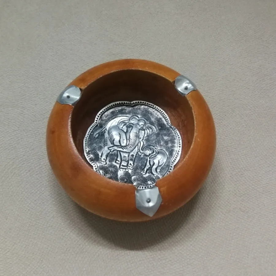 زیرسیگاری چوبی و قلم زنی