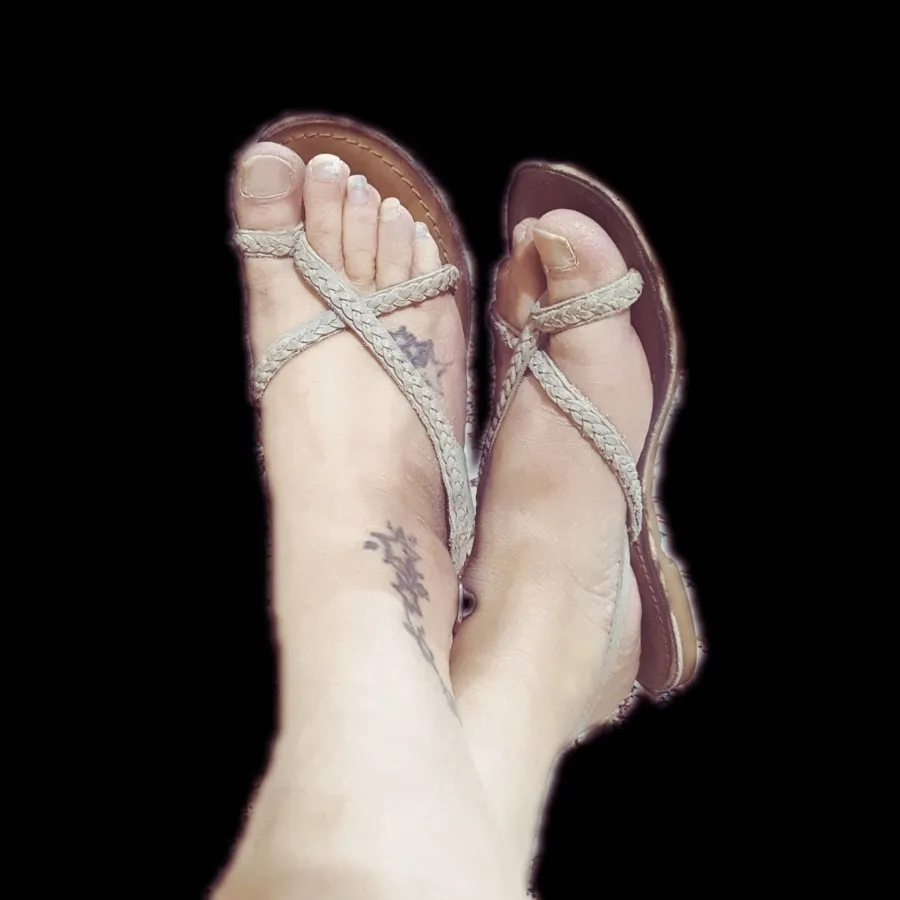 صندل لا انگشتی،INDIA