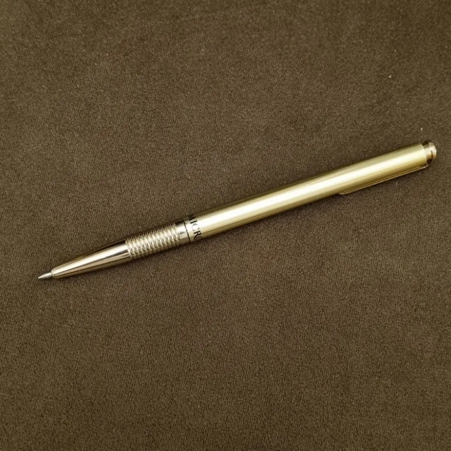 خودکار طلایی رنگ