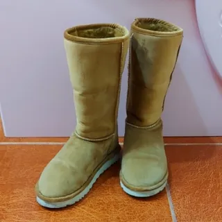 بوت برند UGG