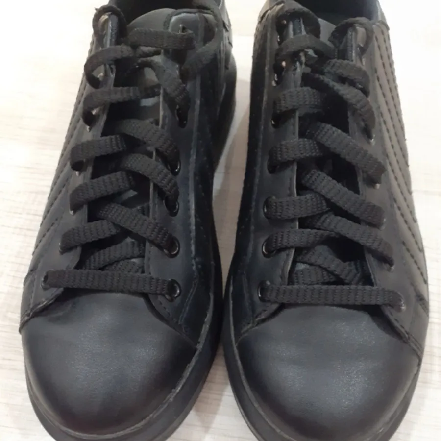 کتونی زنانه ودخترانه