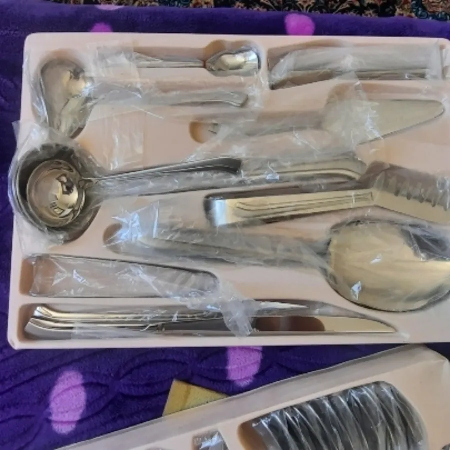 سرویس قاشق چنگال چمدانی