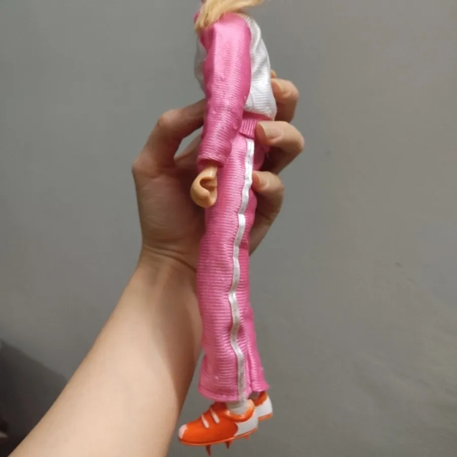 عروسک باربی ورزشکار