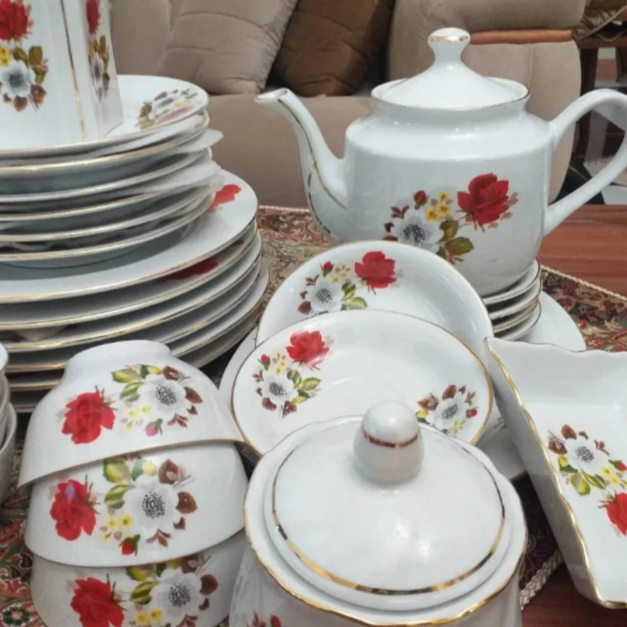 سرویس غذاخوری گل قرمز شاد