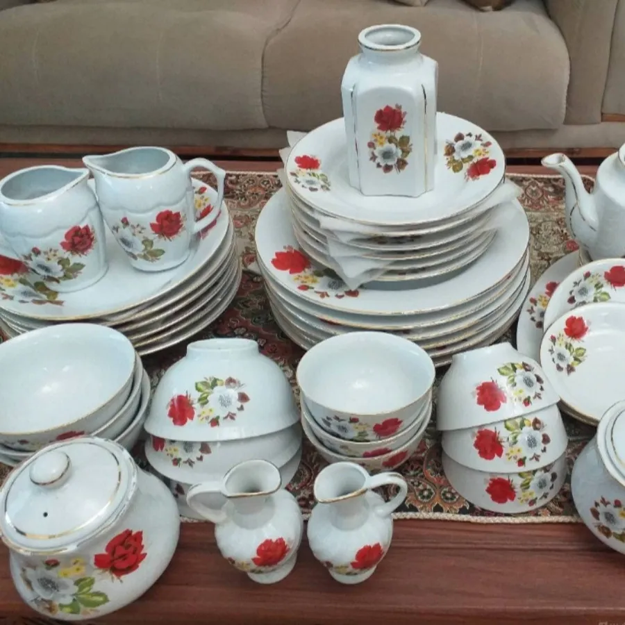 سرویس غذاخوری گل قرمز شاد