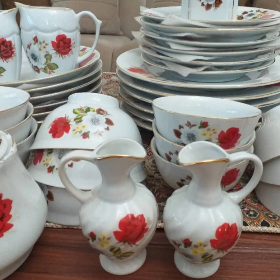 سرویس غذاخوری گل قرمز شاد