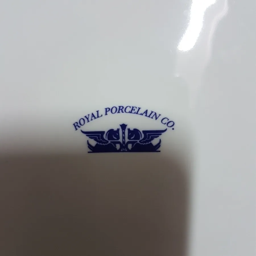 بشقاب و نمک پاش