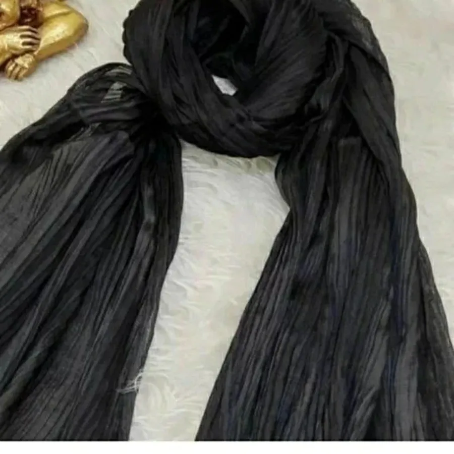 شال مشکی پلیسه