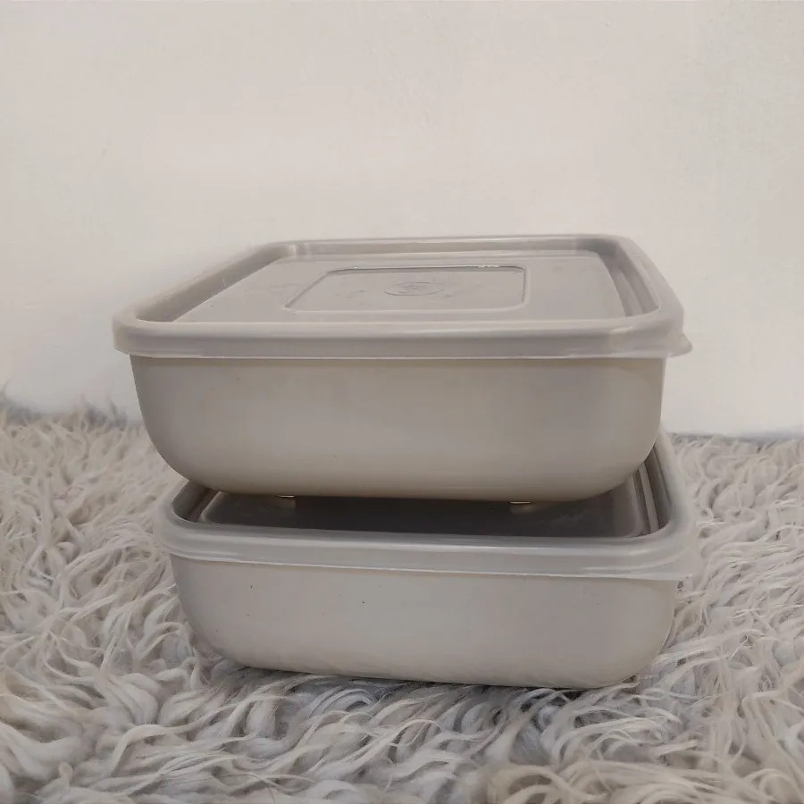 ظرف درب دار