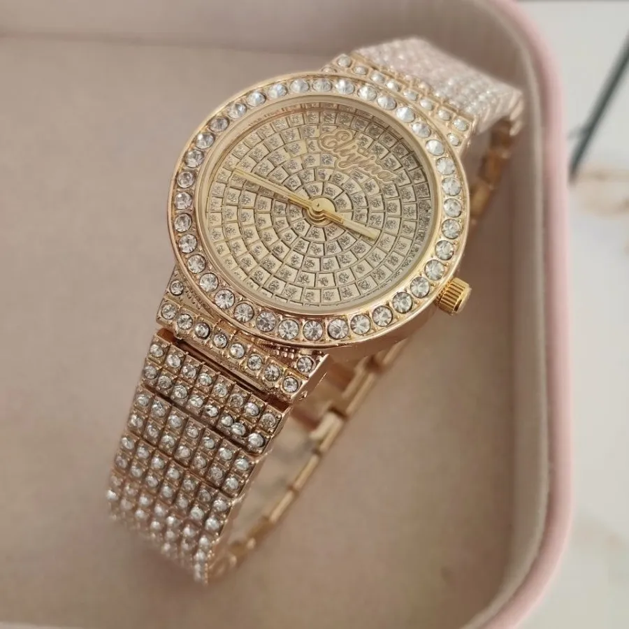 ساعت زنانه پرکار نگین دار