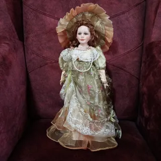 عروسک سرامیکی انگلیسی