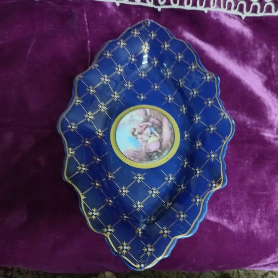 شیرینی خوری