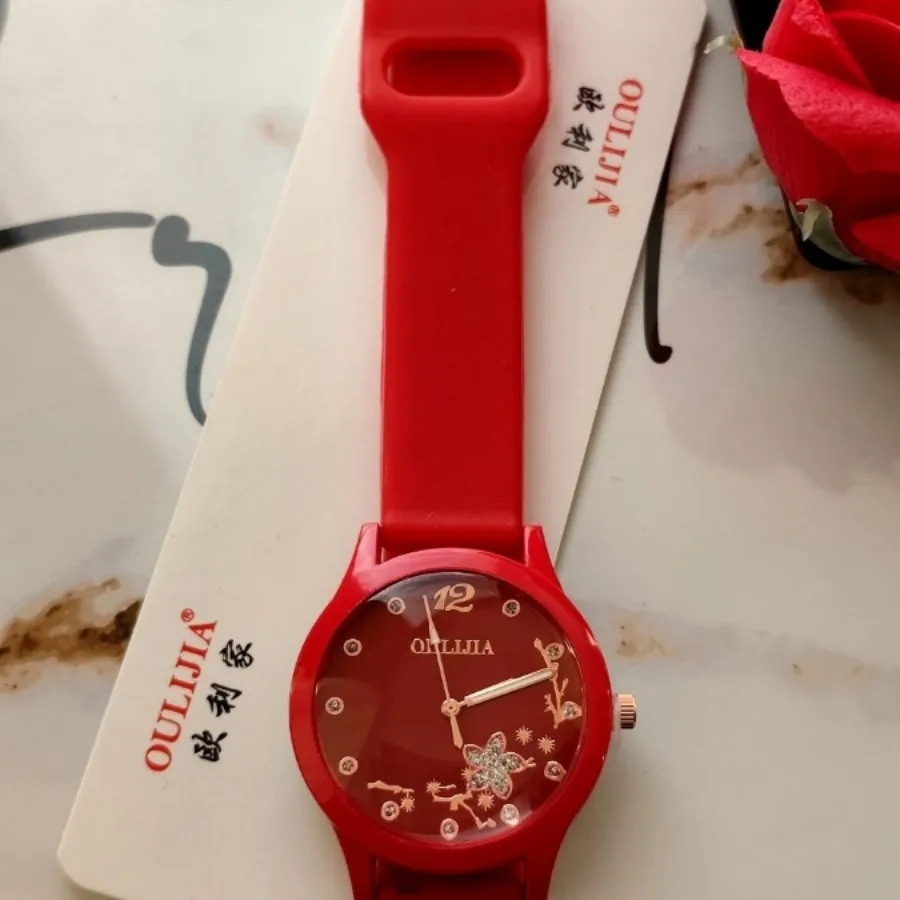 ساعت دخترانه