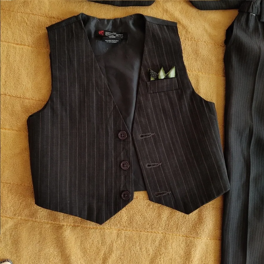 کت وشلوار جلیقه