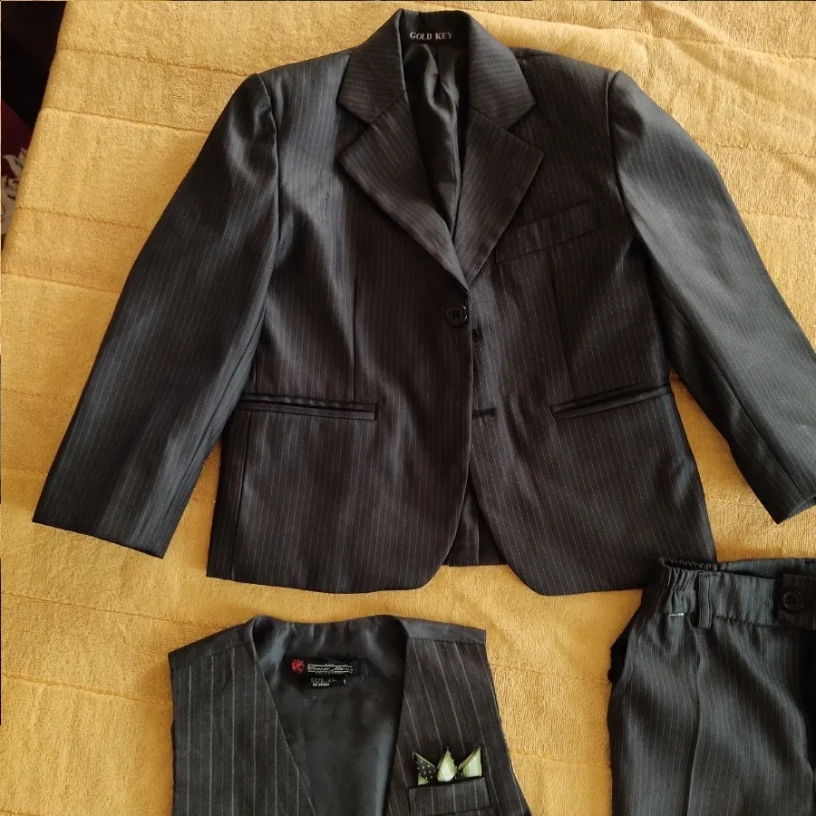 کت وشلوار جلیقه