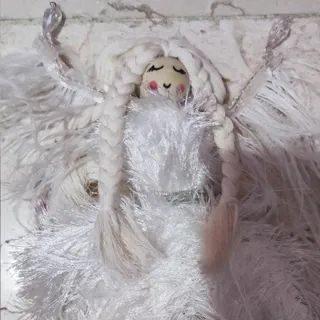 فرشته بال دار