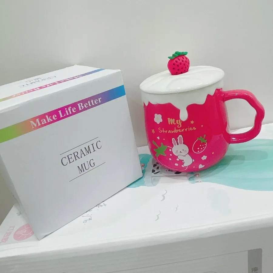 ماگ قاشق دار توت فرنگی