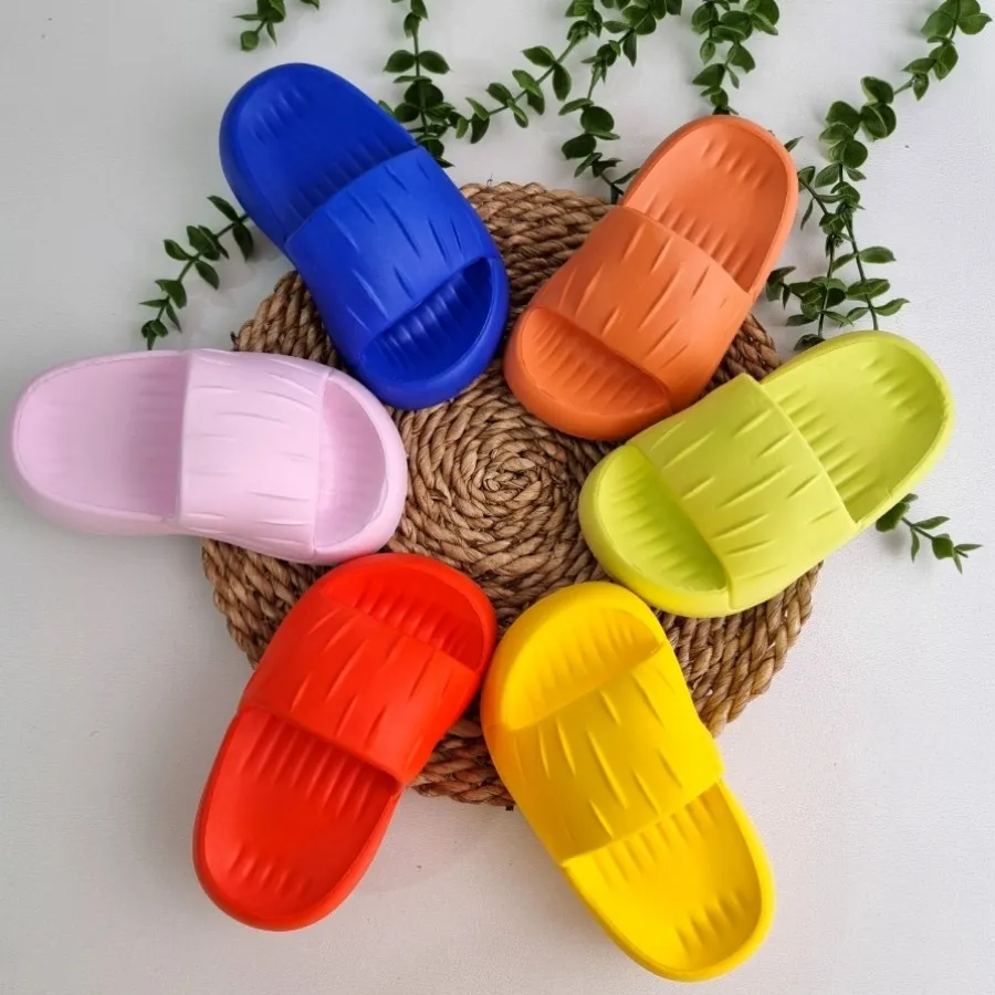 دمپایی بچگانه