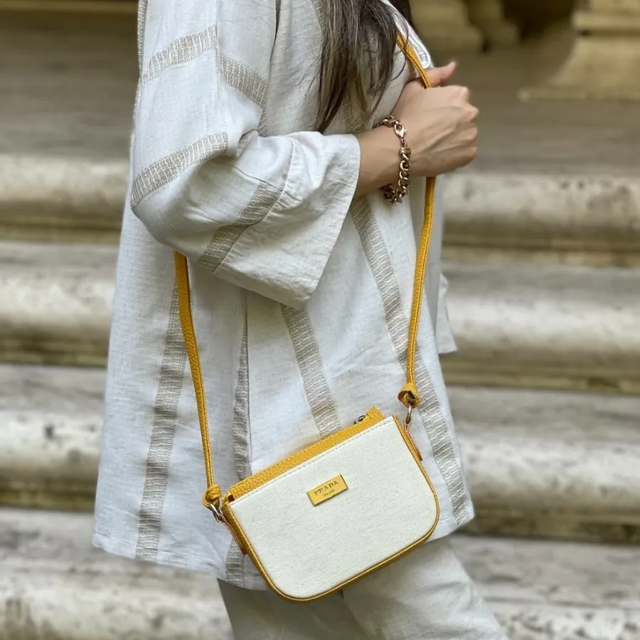 کیف پاسپورتی کنفی