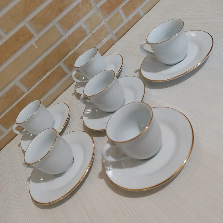 قهوه خوری لب طلایی