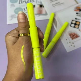 خط چشم رنگی