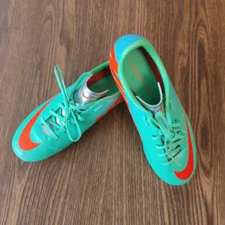 کفش فوتبال چمنی Nike