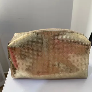 کیف لوازم ارایش طلایی