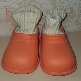 کفش نارنجی