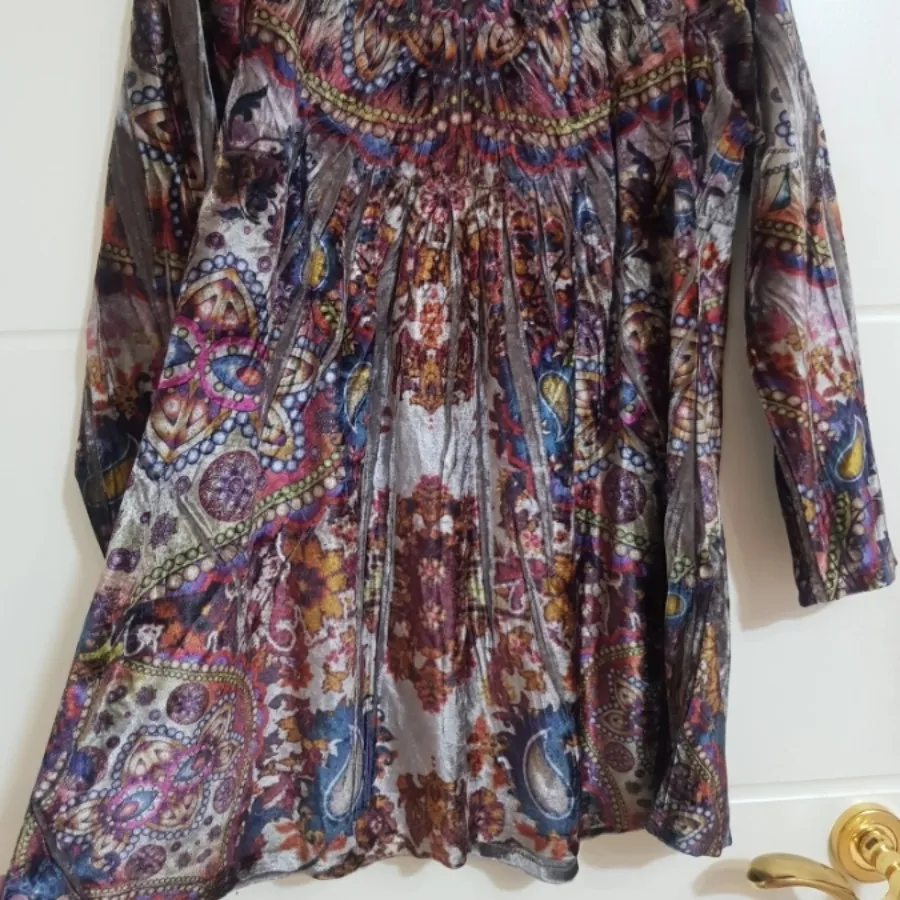 بلوز مخمل گلدار